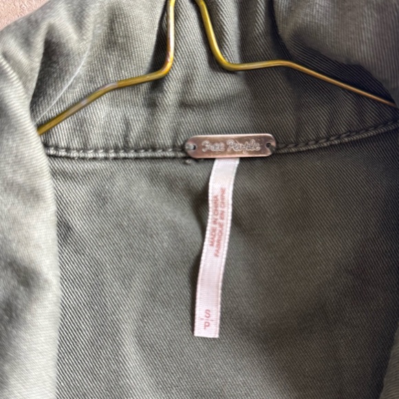 Free People Women’s Army Green Ruffles Fitted Cargo Snap Jacket Distressed Small - Picture 4 of 6